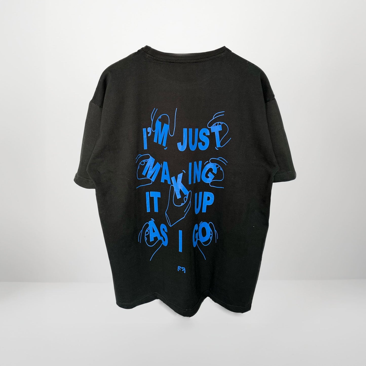 CAMISETA I'M JUST MAKING IT UP AS I GO - NEGRA - Flott Föt